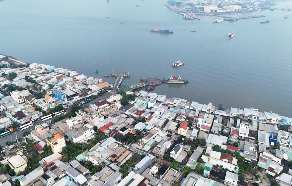 Binh Khanh ferry connects Nha Be district and Can Gio district, providing transportation for tourists visiting Can Gio. (Photo: VNA)