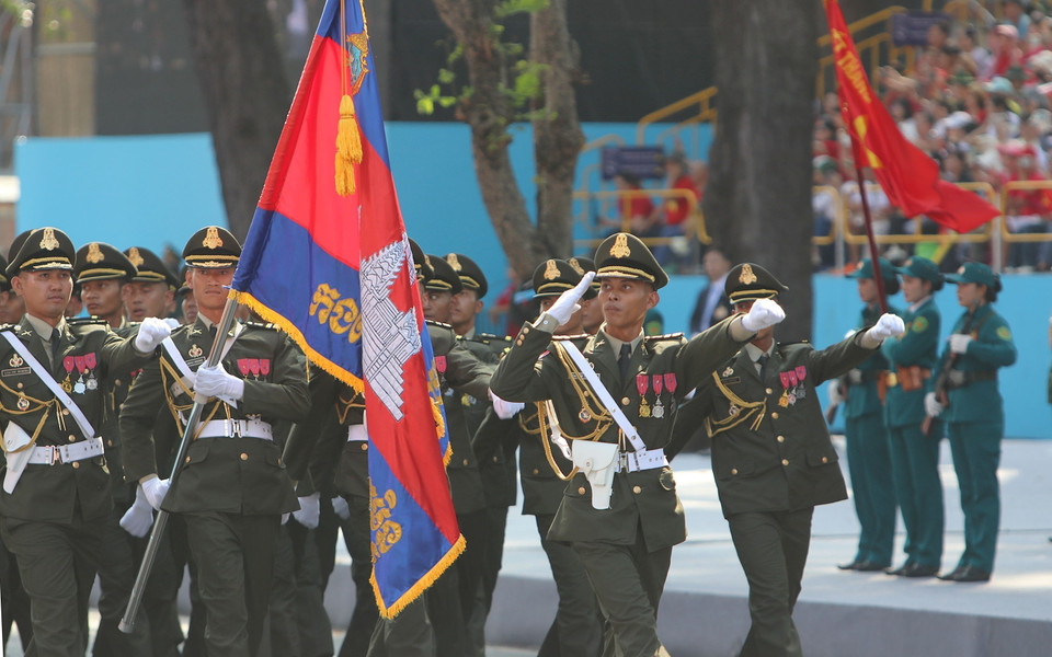 The Royal Cambodian Armed Forces contingent participates in the full dress rehearsal for the 50th anniversary of the Liberation of the South and National Reunification. (Photo: VNA)