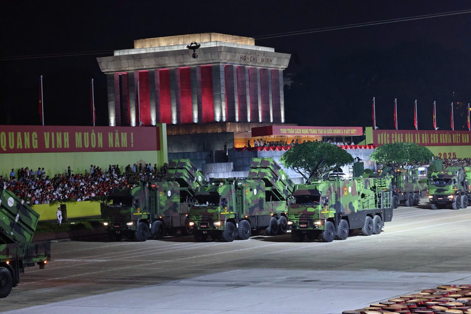 The Truong Son missile system researched and produced by Viettel parading past the grandstand. (Photo: VNA)