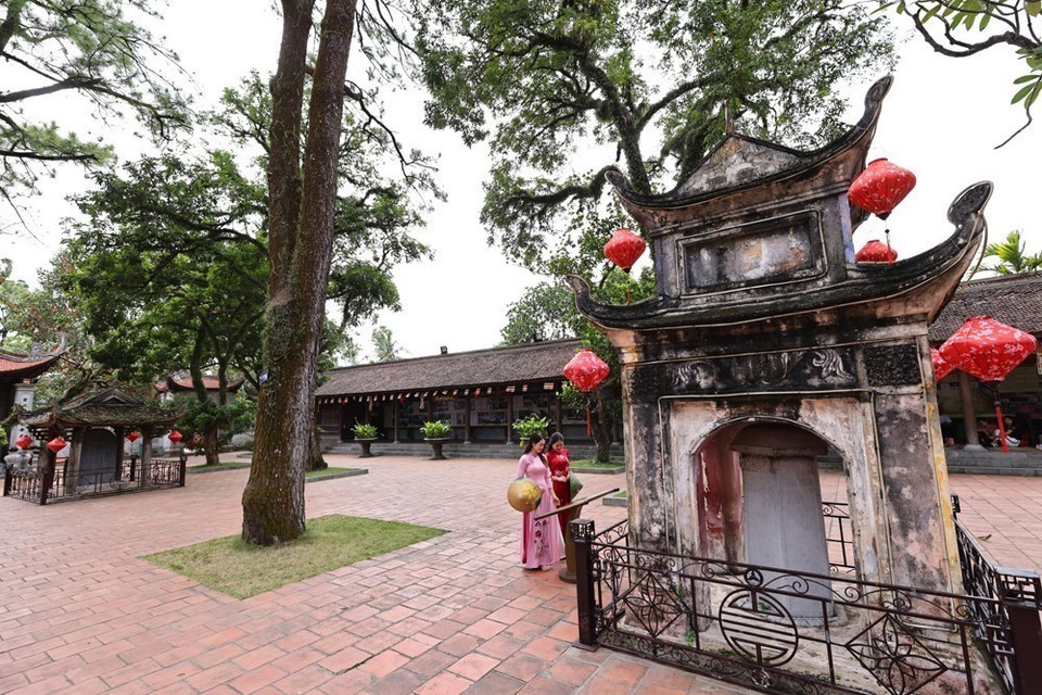 The Con Son Tu Phuc Tu Bi stele dates back to the Le Trung Hung Dynasty. It is a precious material about literature, history and fine art, especially for the study of history of Con Son Pagoda. (Photo: VNA)