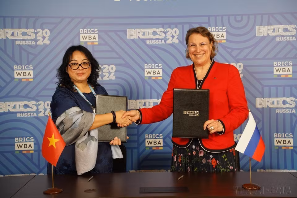 Vietnamese and Russian businesses sign cooperation agreements during the BRICS Women’s Business Forum held in Moscow, June 4, 2024. (Photo: VNA)