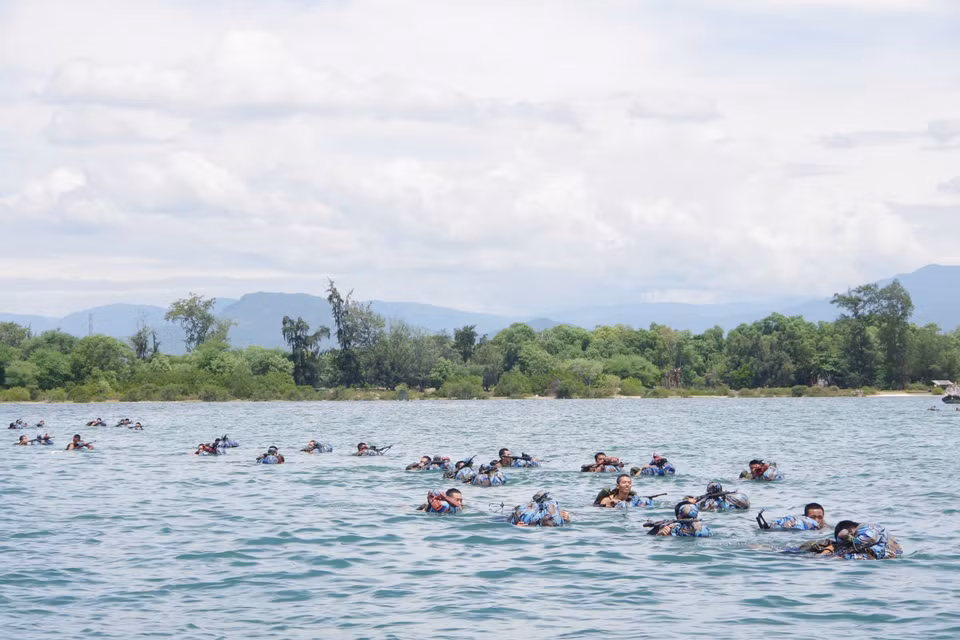 Officers and soldiers of the Naval Region 4 Command participate in training activities. (Photo: Published by VNA)