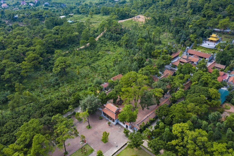 The Con Son–Kiep Bac site features numerous ancient architectural works, including temples, pagodas and stupas, set amid dramatic mountain scenery, preserving centuries-old cultural and historical values. (Photo: VNA)