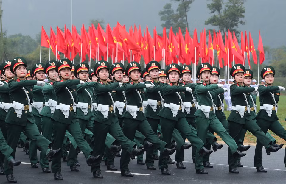 The female military medical corps take part in the rehearsal. (Photo: VNA)