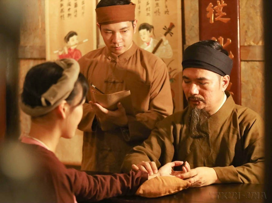 Free health consultations and checkups using traditional medicine methods are highlights of the promotional activities for Lan Ong Street, a fascinating destination for both Hanoi residents and domestic and international tourists. (Photo: VNA)