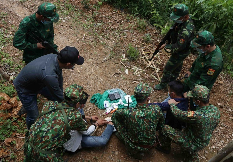 Pa Thom Border Post (Dien Bien Border Guard Command) works closely with other forces to strengthen drug crime prevention efforts; officers actively monitor border areas to detect and respond promptly to emerging situations. (Photo: Xuan Tien – VNA)