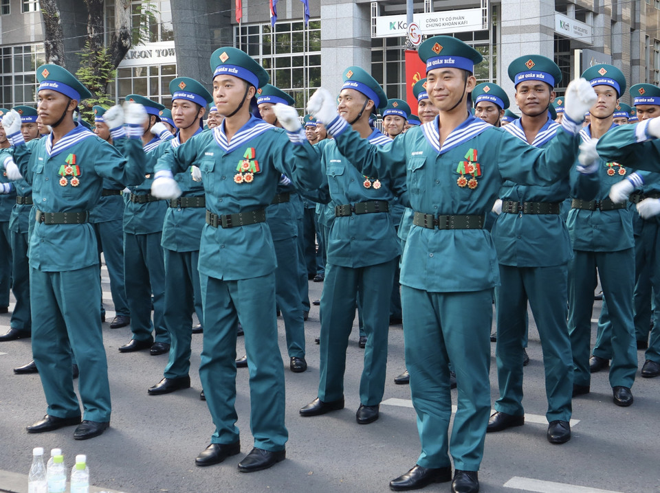 The maritime militia unit warming up before the full dress rehearsal. (Photo: VNA)