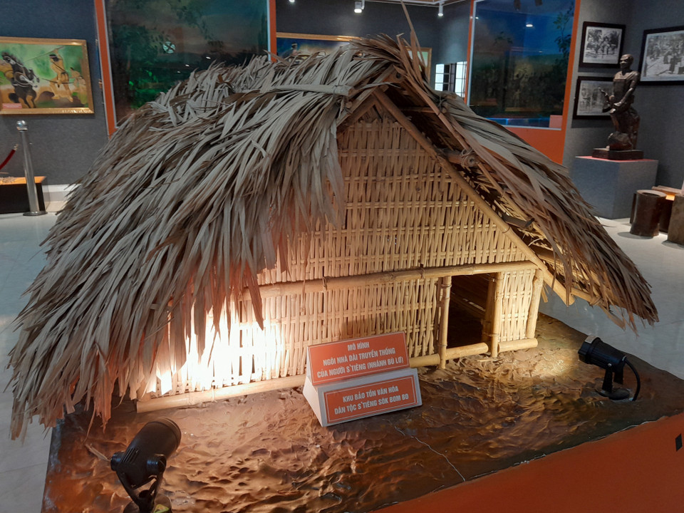 A model of a traditional longhouse – a distinctive cultural feature of the S’tieng people. (Photo: VNA)