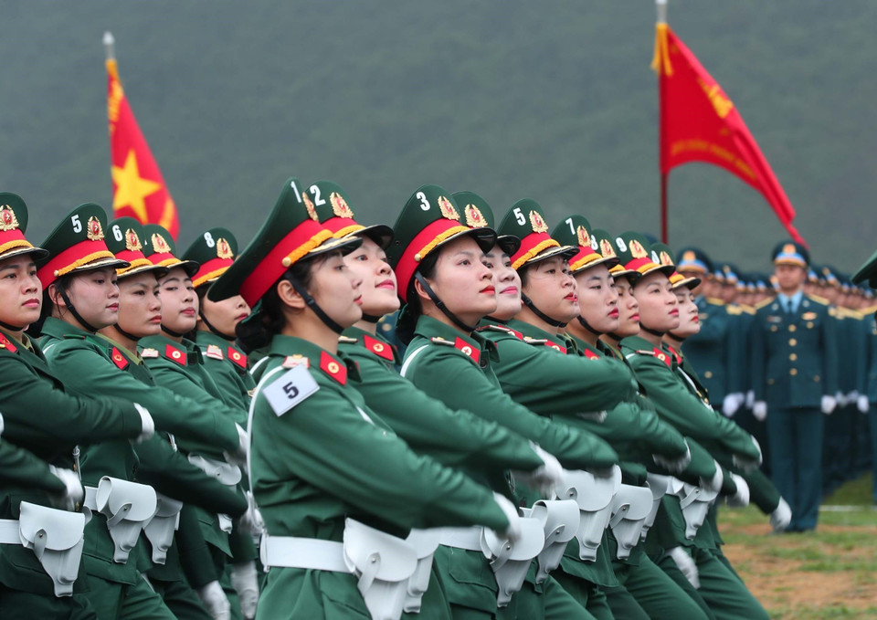The female military medical corps take part in the rehearsal. (Photo: VNA)