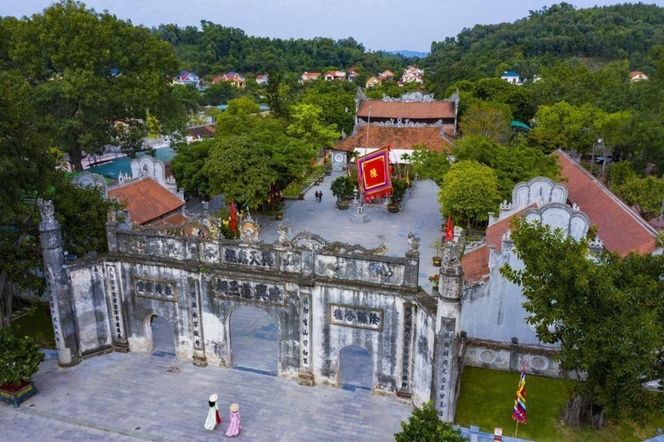 The monumental triple gateway of Kiep Bac Temple, notable for its solemn and time-worn architectural character. (Photo: VNA)