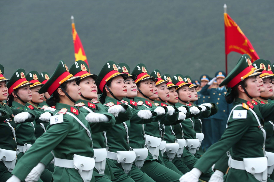 The female military medical corps take part in the rehearsal. (Photo: VNA)