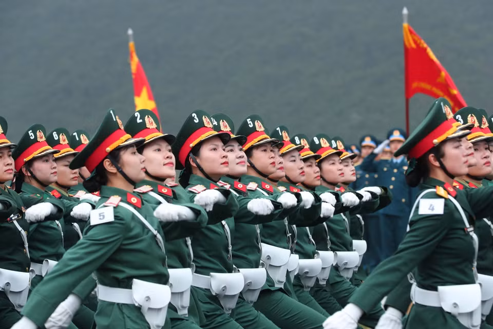 The female military medical corps take part in the rehearsal. (Photo: VNA)