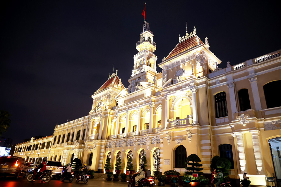 The Ho Chi Minh City People's Committee building is an impressive night-time architectural landmark in the city centre. (Photo: VNA)