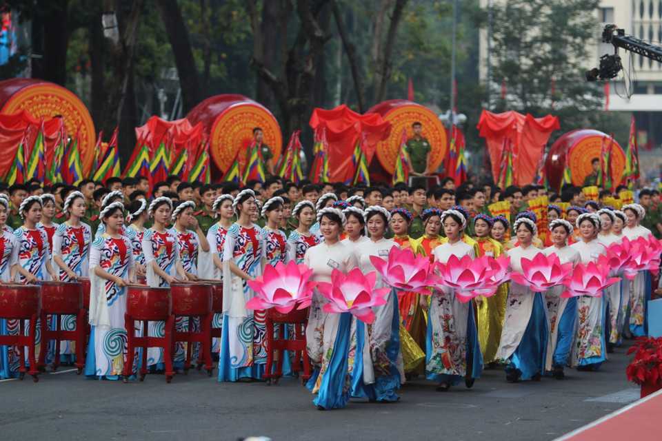 A performance by the drum ensemble of the People's Police Academy in the rehearsal. (Photo: VNA)