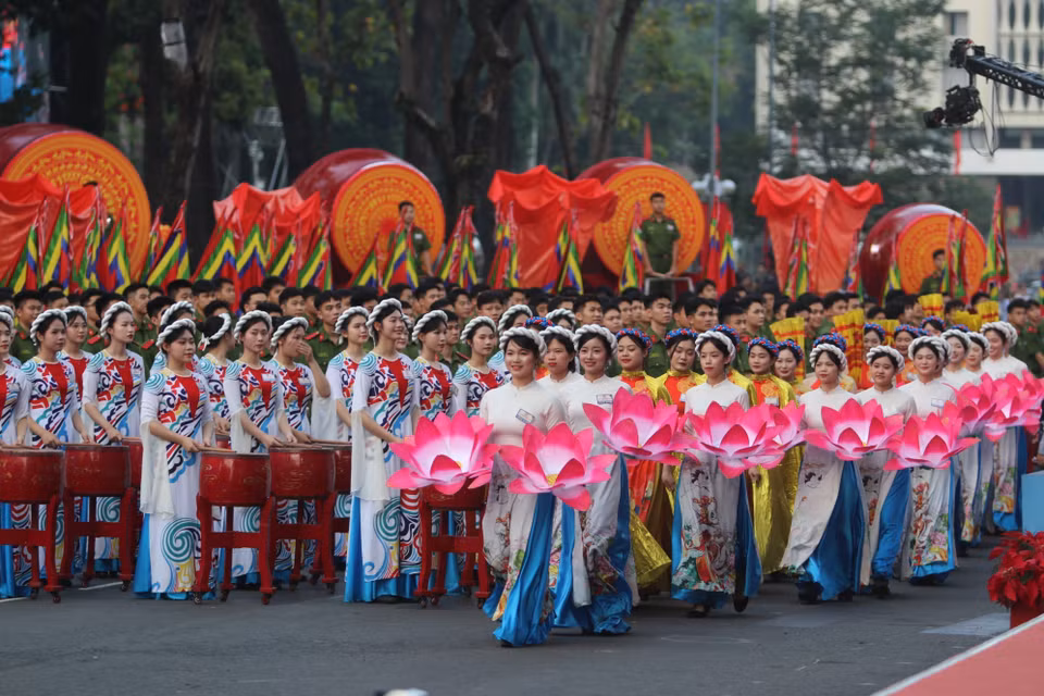 A performance by the drum ensemble of the People's Police Academy in the rehearsal. (Photo: VNA)