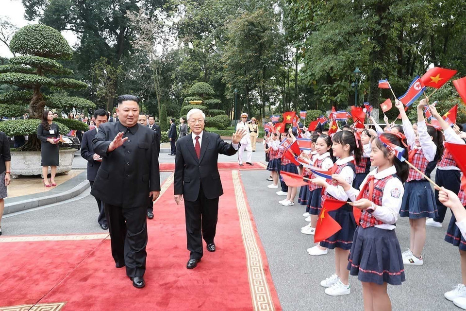 Party General Secretary and President Nguyen Phu Trong presides over the welcoming ceremony for Kim Jong-un, Chairman of the Workers' Party of Korea and Chairman of the State Affairs Commission of the DPRK, during the latter's official friendly visit to Vietnam, Hanoi, March 1st, 2019. (Photo: VNA)