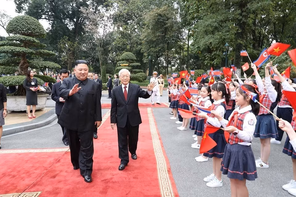 Party General Secretary and President Nguyen Phu Trong presides over the welcoming ceremony for Kim Jong-un, Chairman of the Workers' Party of Korea and Chairman of the State Affairs Commission of the DPRK, during the latter's official friendly visit to Vietnam, Hanoi, March 1st, 2019. (Photo: VNA)