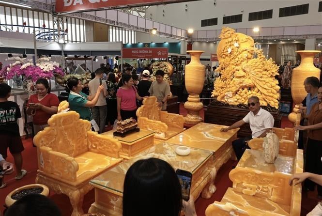 A gemstone table and chair set. (Photo: VNA)