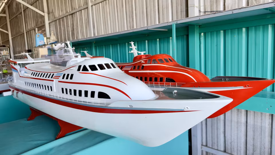 A newly completed high-speed sea-crossing vessel model. (Photo: VNA)