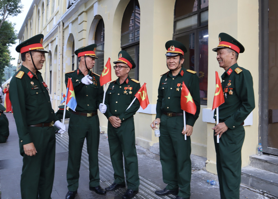 Veterans get ready for the full dress rehearsal. (Photo: VNA)