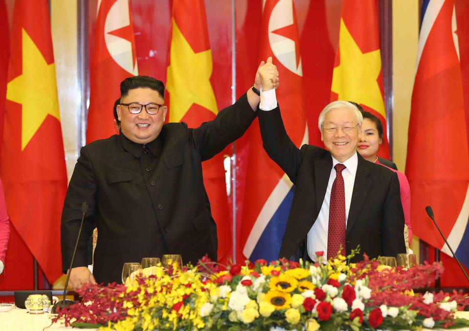 Party General Secretary and President Nguyen Phu Trong hosts a grand banquet in honour of Kim Jong-un, Chairman of the Workers' Party of Korea and Chairman of the State Affairs Commission of the DPRK, and the high-ranking DPRK delegation during their official friendly visit to Vietnam, Hanoi, March 1st, 2019). (Photo: VNA)