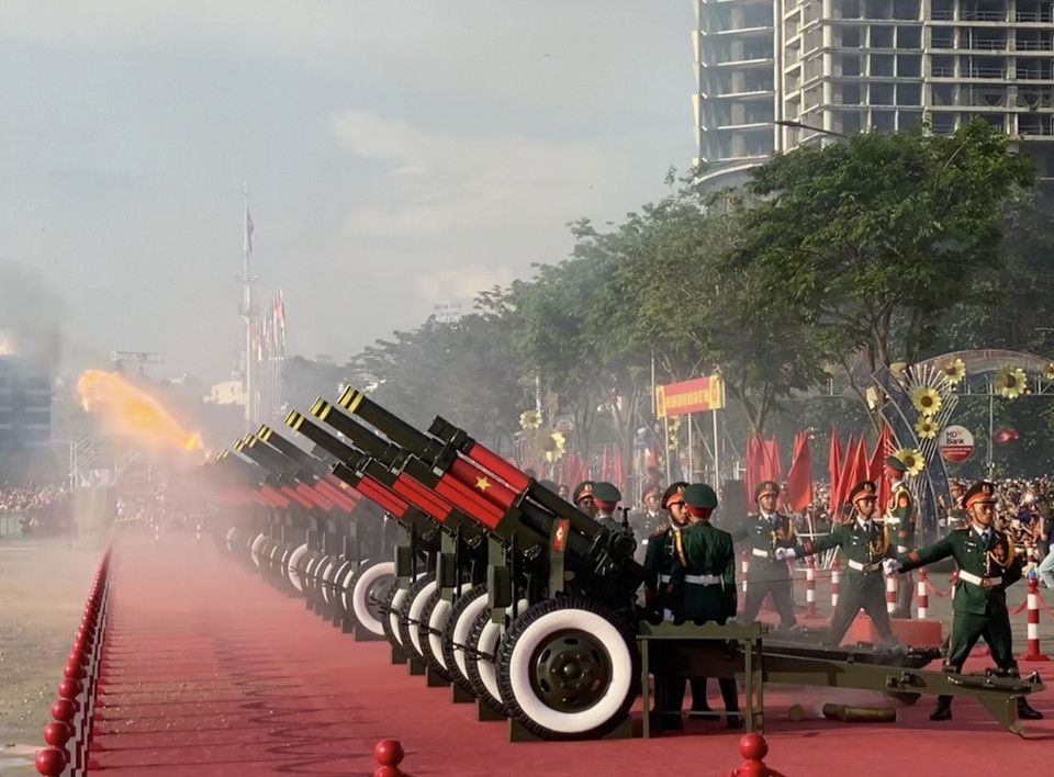 A close-up of artillery cannons at Bach Dang Wharf Park, District 1. (Photo: VNA)
