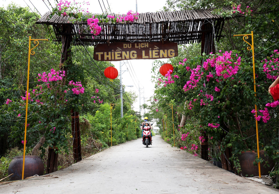 The entrance gate marking the community-based tourism model of Thieng Lieng Island hamlet. (Photo: VNA)