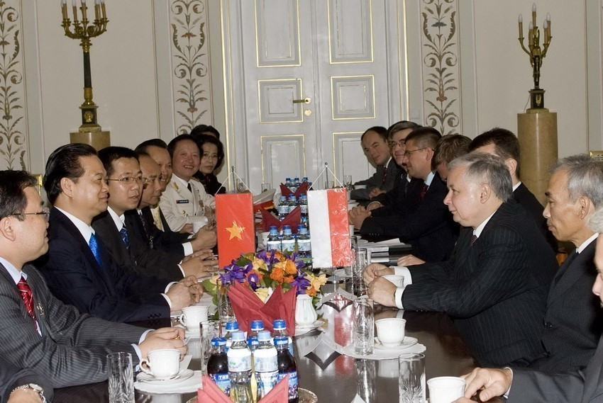 Polish Prime Minister Jarosław Kaczyński holds talks with Vietnamese Prime Minister Nguyen Tan Dung during his official visit to Poland (Warsaw, September 15, 2007). (Photo: VNA)
