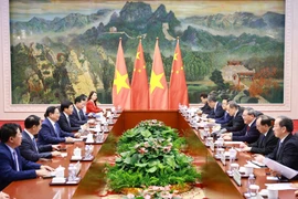 Vietnamese, Chinese PMs pledge to advance bilateral cooperation