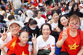 Hanoi streets packed ahead of first full National Day parade rehearsal