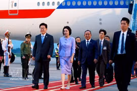 Republic of Korea President Lee Jae Myung and spouse begin state visit to Vietnam