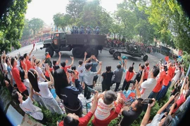 NA Vice Chairwoman Nguyen Thi Thanh hosts a reception for a delegation of the Laos–Vietnam Friendship Association, led by its President Boviengkham Vongdara. (Photo: VNA)