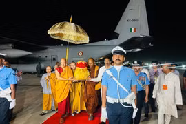 Buddha’s relics return to India after Vietnam pilgrimage
