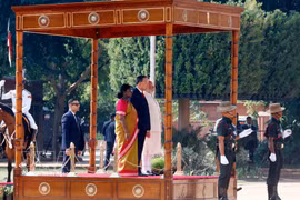 Official welcome ceremony held for top Vietnamese leader in New Delhi