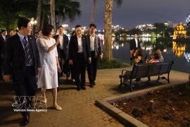 RoK President and First Lady stroll around Hoan Kiem Lake in Hanoi