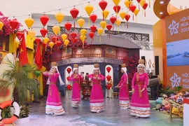 Artistic atmosphere at Autumn Fair