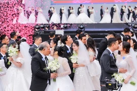 Hanoi: Mass wedding for 80 couples