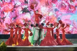 Artists at the opening ceremony of Sa Dec 2025 Spring Flower Festival (Photo: VNA)