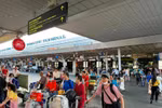 Passengers at Tan Son Nhat International Airport (Photo: VNA)