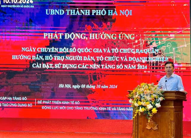 Deputy Chairman of the Hanoi People's Committee Ha Minh Hai speaks at the event. (Photo: VNA)