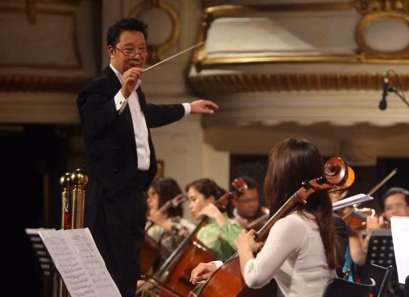 The concert is led by Vietnamese conductor Le Phi Phi (Photo: VNA)