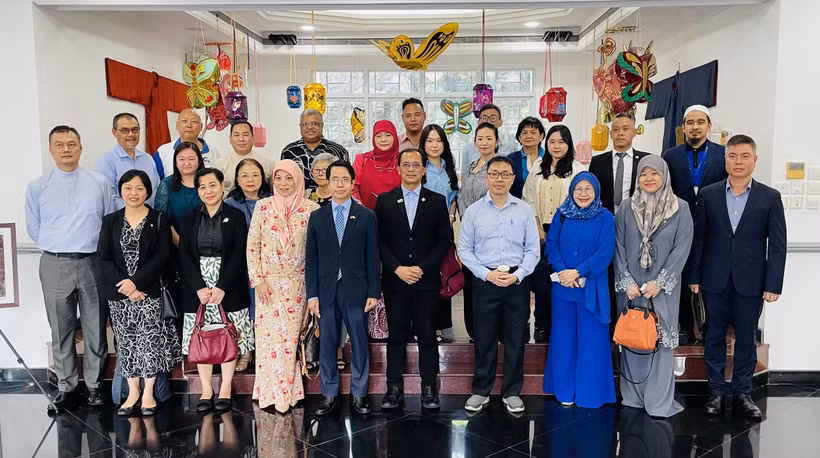 Participants at the workshop pose for group photo (Photo: VNA)
