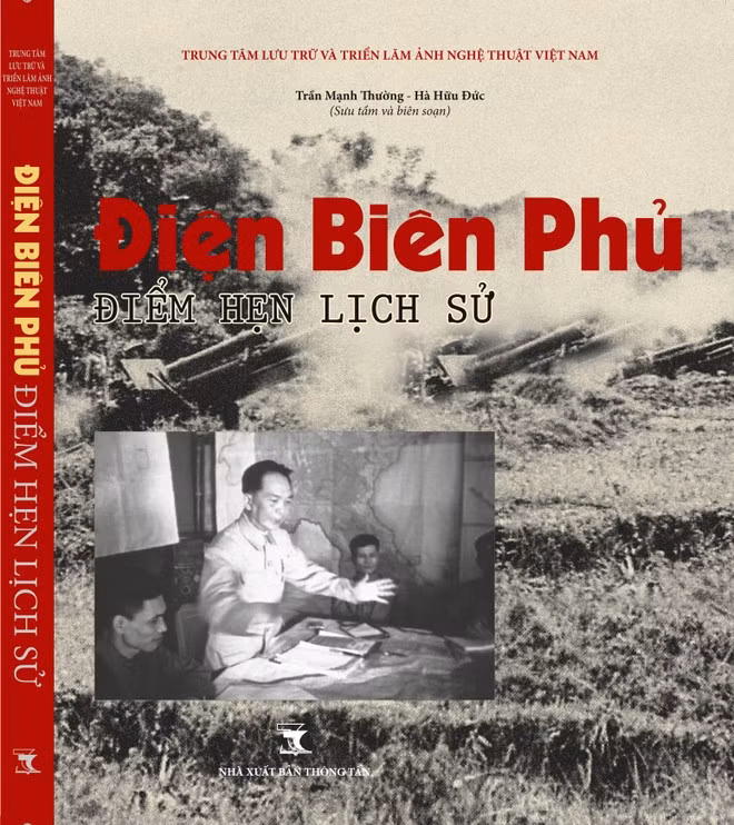 Photo book entitled “Dien Bien Phu – Dien hen lich su” (Dien Bien Phu – Rendezvous with History” is introduced to the public on the occasion of the 70th anniversary of Dien Bien Phu Victory (Photo: VNA)