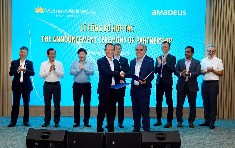 At the partnership launch ceremony (Photo: baodautu.vn)