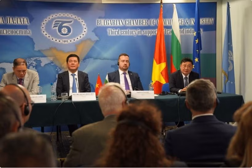 At Vietnam - Bulgaria trade and investment cooperation talk (Photo: VNA)