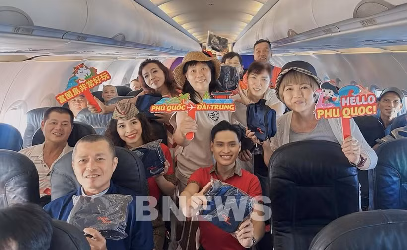 Passengers on Vietjet flight to Phu Quoc. (Photo: VNA)
