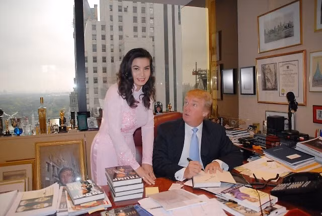 Kim Hong takes a photo with Donald Trump. (Photo courtesy of Kim Hong)