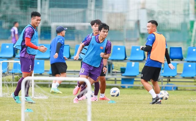 The U19 Vietnamese team train in HCM City to prepare for the ASEAN U-19 Boys' Championship 2024 in Indonesia. (Photo: VFF)
