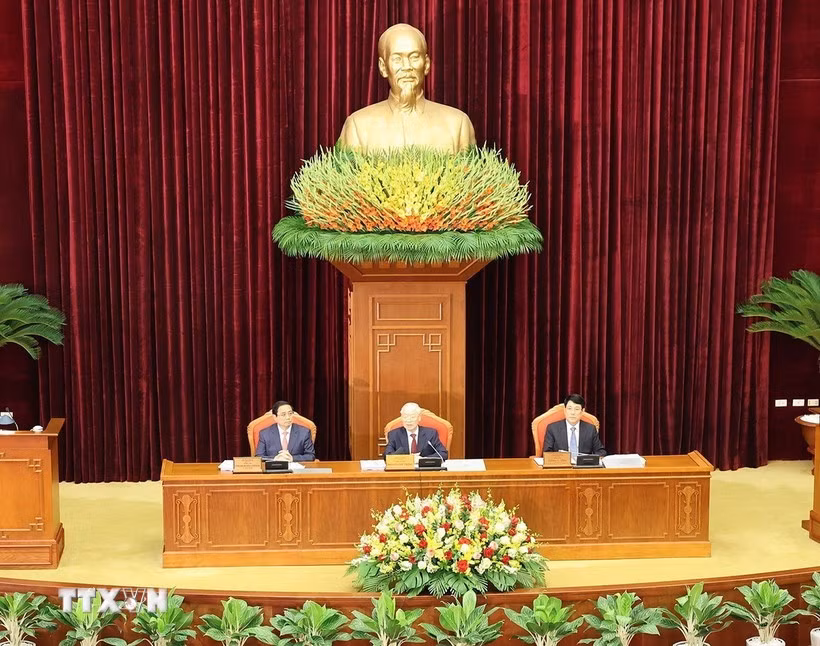 Party General Secretary Nguyen Phu Trong (middle) presides over the meeting (Photo: VNA)