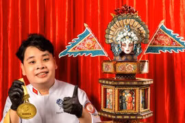 Nguyen Huu Thien An and his "Hy su hat boi" masterpiece (Photo courtesy of An)